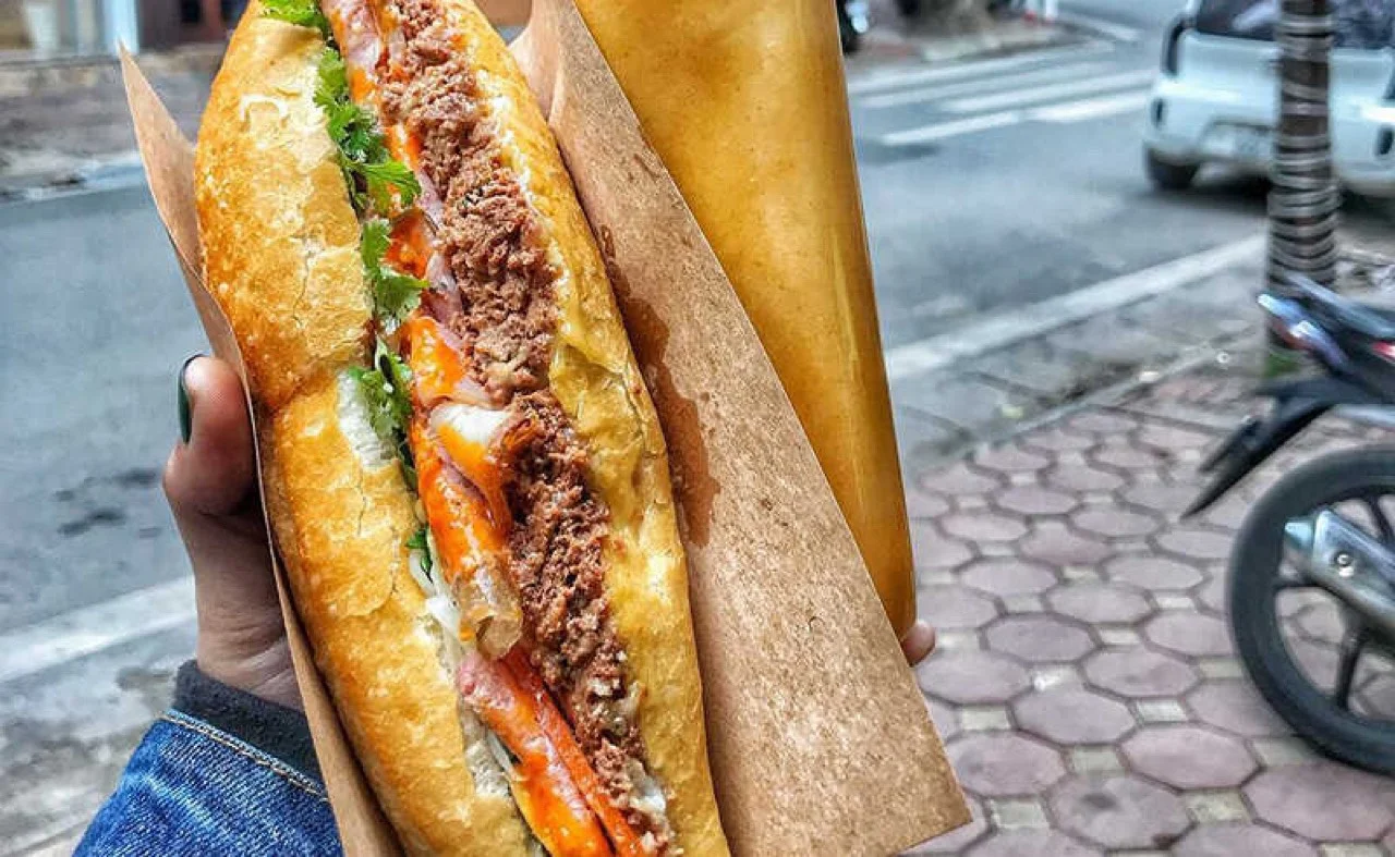 Bánh mì A Tân - địa điểm nổi tiếng Cần Thơ