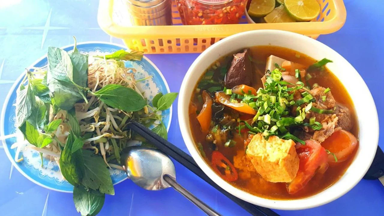 Bún riêu canh bún Cô Bích