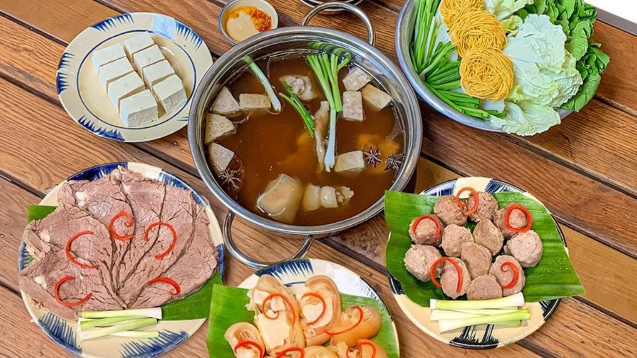 Lẩu bò đùm Hưng Lợi